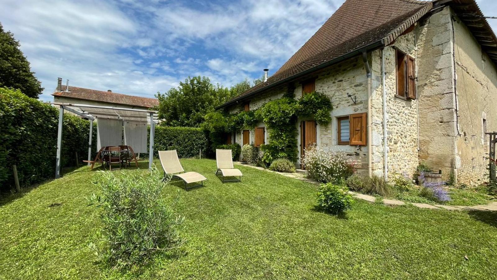 La Maison Des Commis Morestel Exterior foto